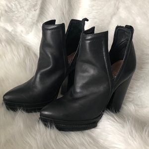 Jeffrey Campbell black pointed toe heel